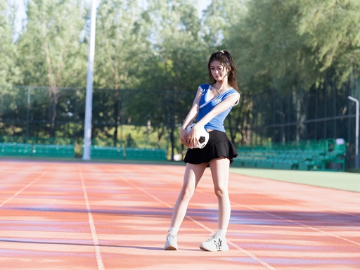 糖水小胖子摄影 绿茵场运动少女样片 林瑜 足球场逆光人像