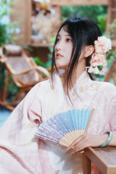 木屋实景棚拍照秘诀｜巧用束光源提升画面层次感 封面缩略图