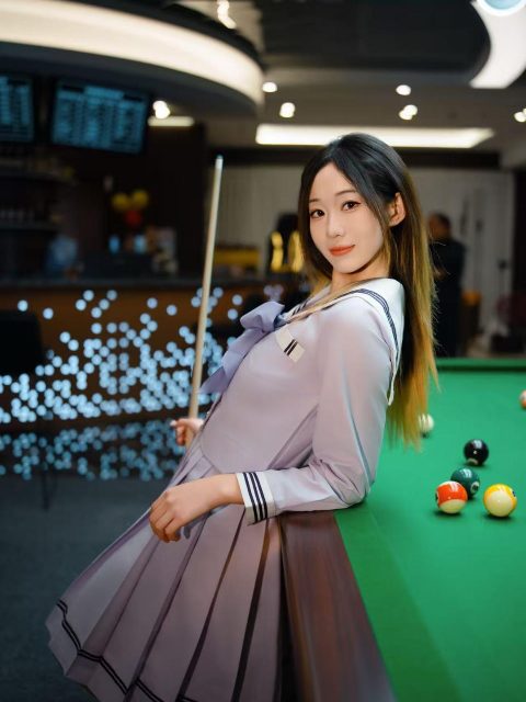 霓虹下的击球手 封面缩略图