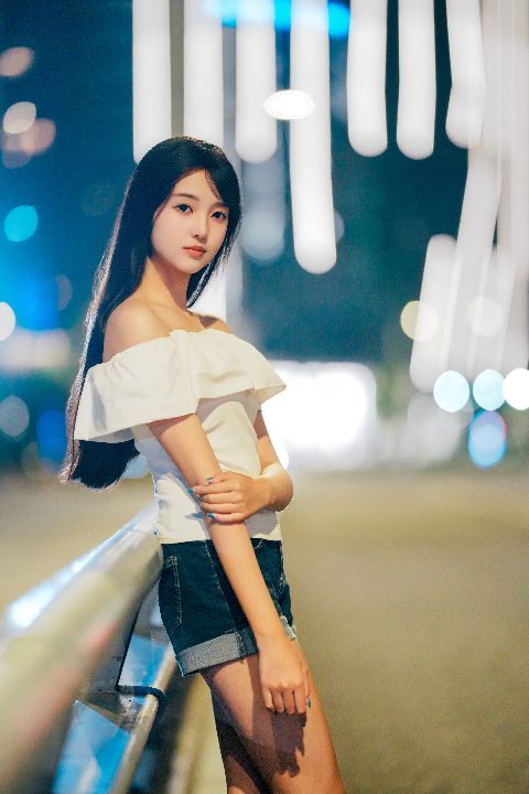 模特小月 ｜ Vol.83 - 夜色中的少女 封面缩略图