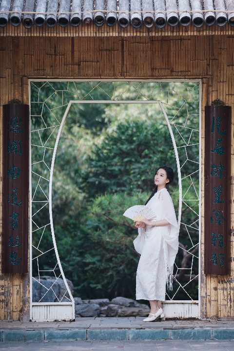 新中式白旗袍・竹亭月门 封面缩略图