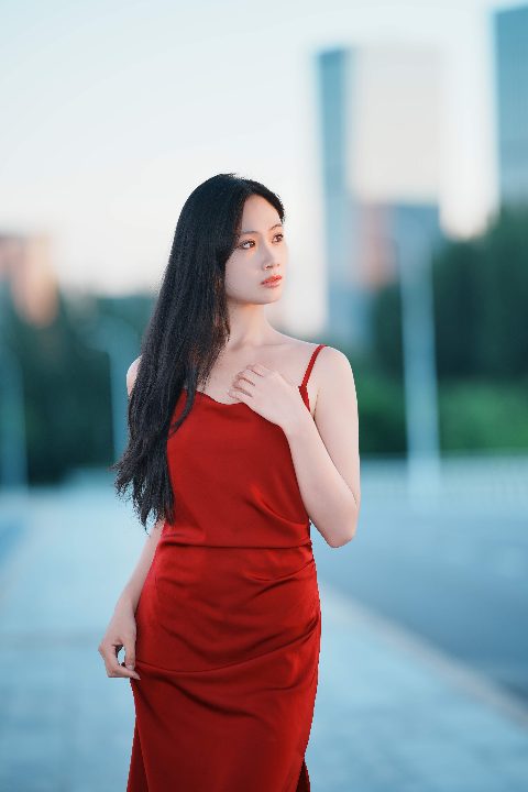 低眉藏心事，笑眼胜春光 封面缩略图