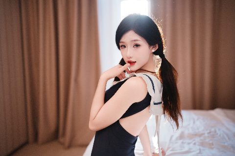 35mm F1.4 实拍，模特腿长到框不住谁懂！ 封面缩略图