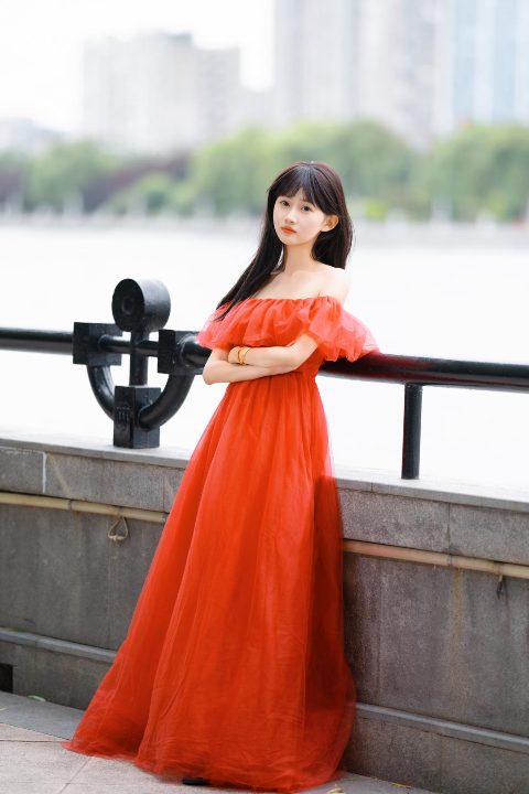 湖畔红纱・少女的明艳序曲 封面缩略图