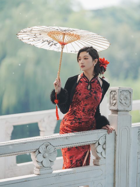 旗袍・湖畔石栏 封面缩略图