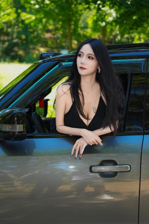 黑裙曳影，自由随行 封面缩略图
