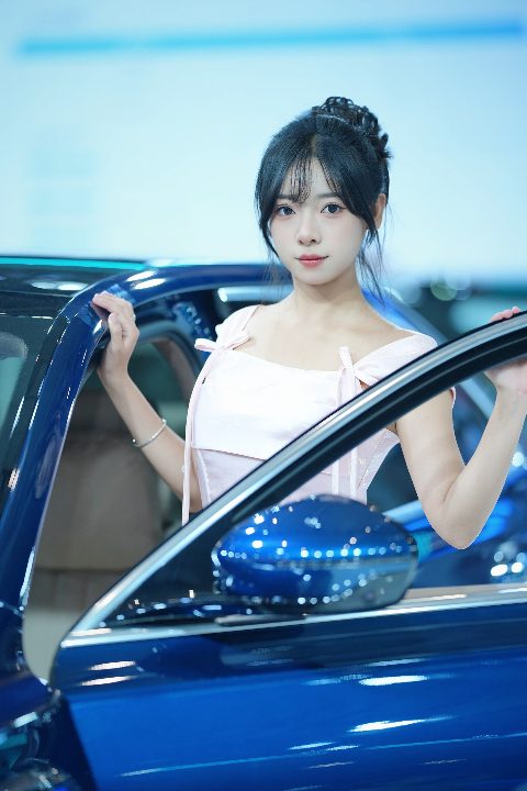 模特楠楠 ｜ Vol.106 - 车展上的甜美小姐姐 封面缩略图