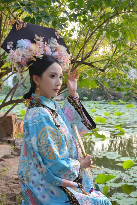 紫禁春深，旗装流芳 封面缩略图