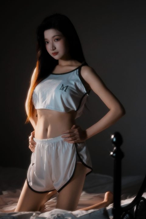 模特曼曼 ｜ Vol.89 - 光勾勒她的腰线 封面缩略图