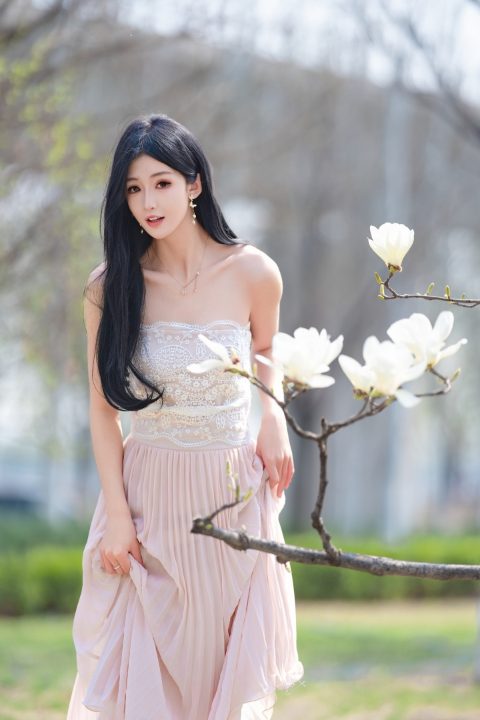 玉兰花下 · 美人如玉 封面缩略图