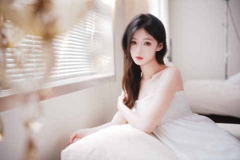 模特小瑜 ｜ Vol.35 - 白色吊带裙 封面缩略图