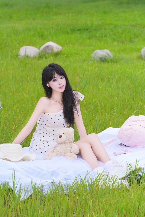 模特小雪 ｜ Vol.76 - 小雪的波点裙 封面缩略图