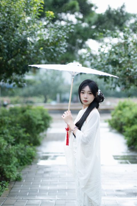 烟雨入江南，伞下遇佳人 封面缩略图