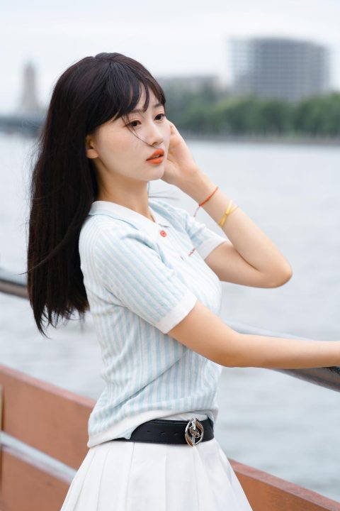 江风轻拂・少女的夏日漫步 封面缩略图