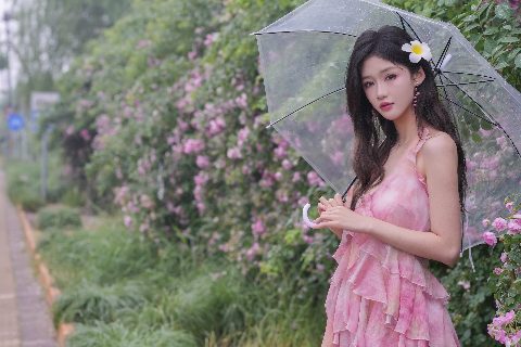 粉染挂脖裙 · 蔷薇花墙 封面缩略图