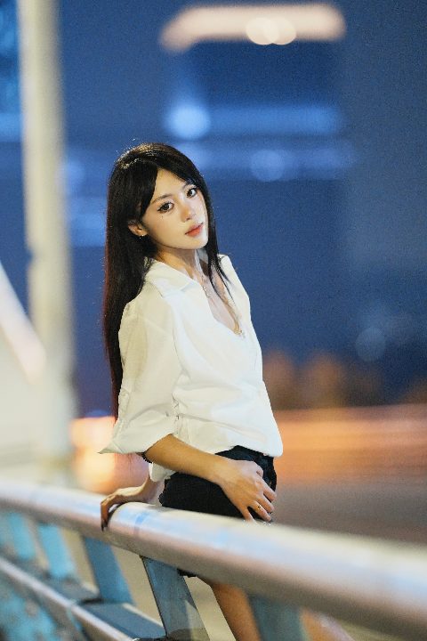 模特小雪 ｜ Vol.67 - 白衬衫的夜，有点飒 封面缩略图
