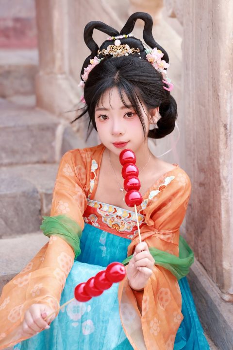 橘色汉服配糖葫芦，是大唐的甜妹呀 封面缩略图