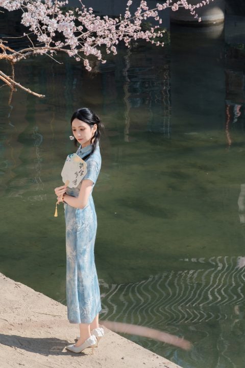 溪畔竹影・旗袍少女的春日闲情 封面缩略图
